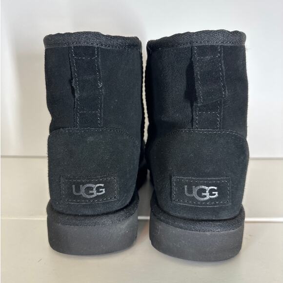 Ugg Women's Classic Mini Side Logo Boots 5" Shaft Black Size 7 Suede 1122558 - Picture 6 of 9